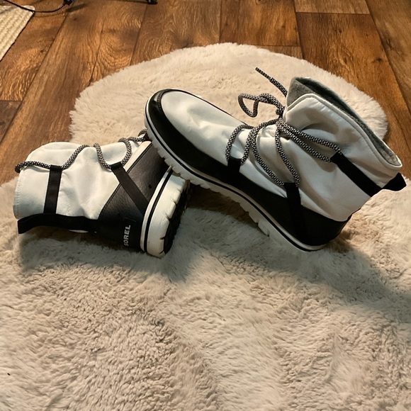 SOREL Winter Boots Womens Size 10.5‎ Sea Salt Cozy Explorer Non Shell Lined Lace - Picture 1 of 8